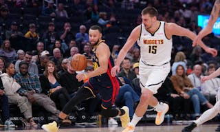 曼联无法复兴 阿莫林临场够差劲 主场1-1西汉姆联领先就乱换人